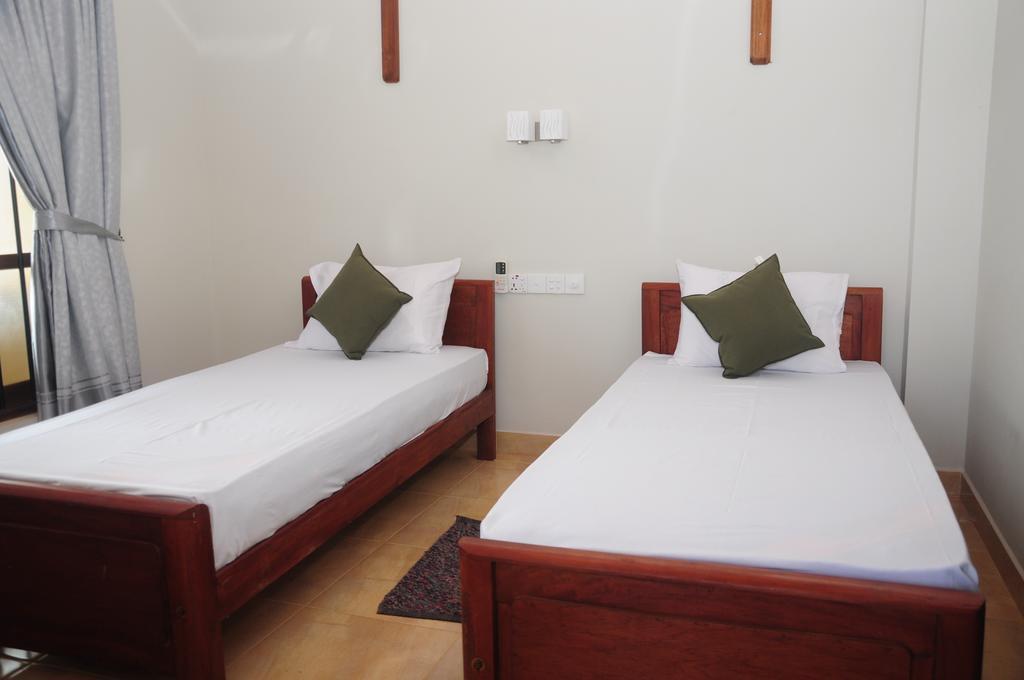 Traveller'S Home Hotel 티사마하라마 외부 사진