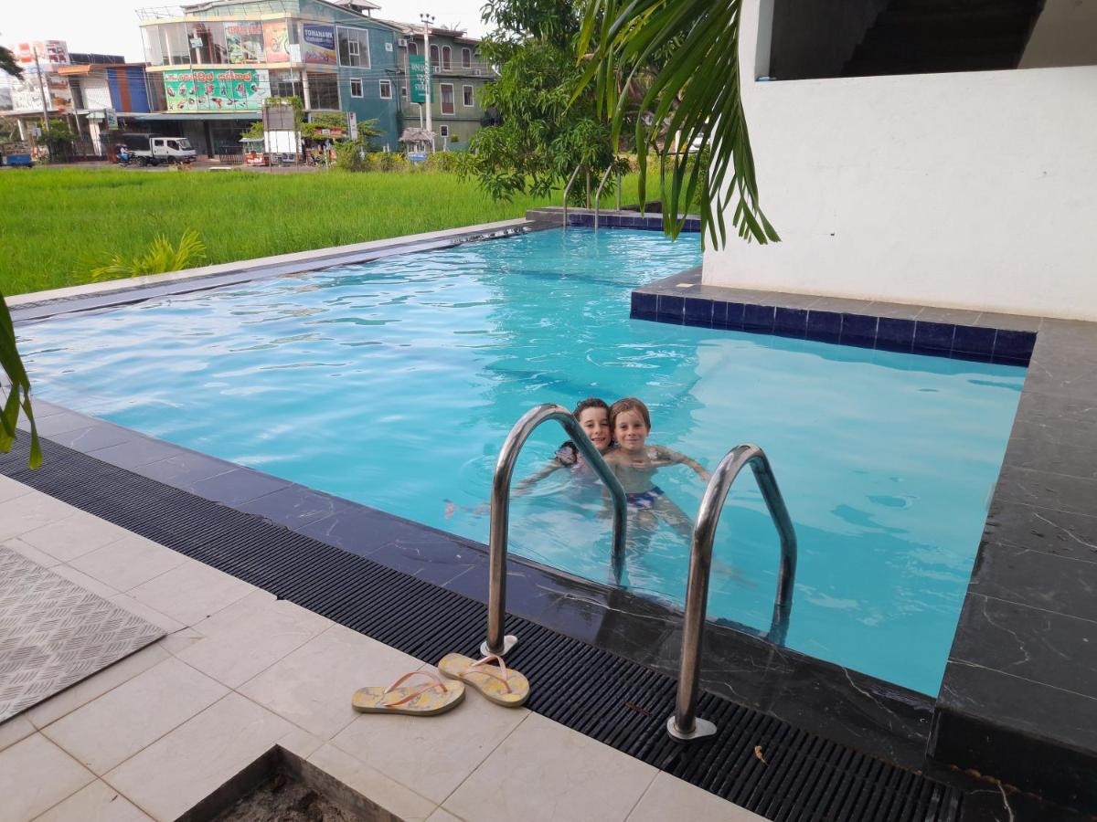 Traveller'S Home Hotel 티사마하라마 외부 사진