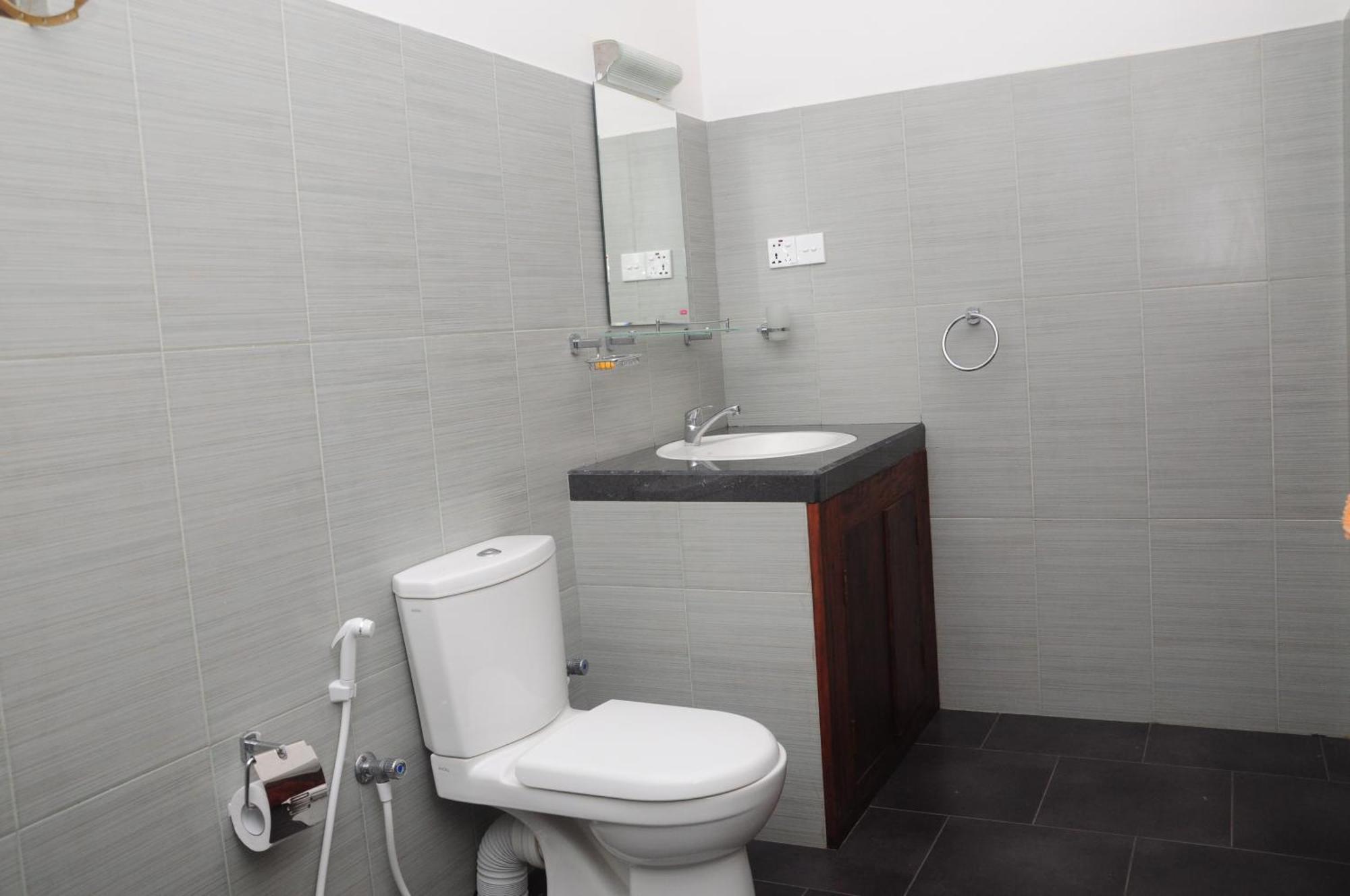 Traveller'S Home Hotel 티사마하라마 객실 사진