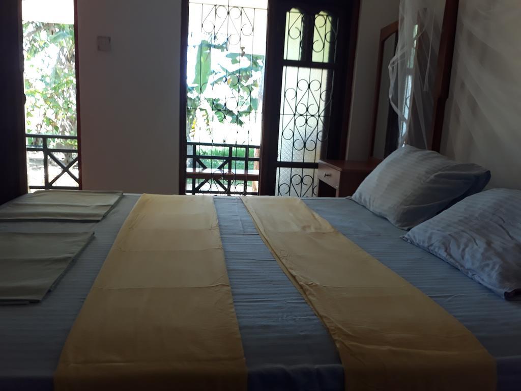 Traveller'S Home Hotel 티사마하라마 외부 사진
