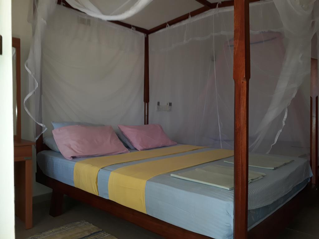 Traveller'S Home Hotel 티사마하라마 외부 사진