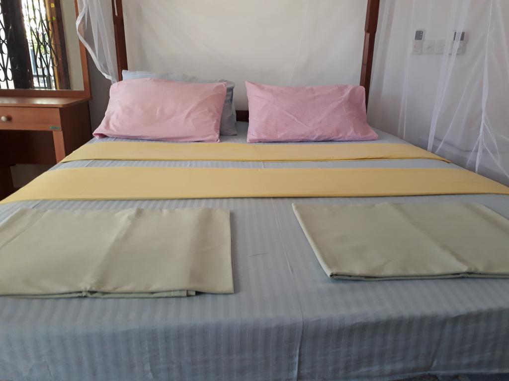 Traveller'S Home Hotel 티사마하라마 외부 사진