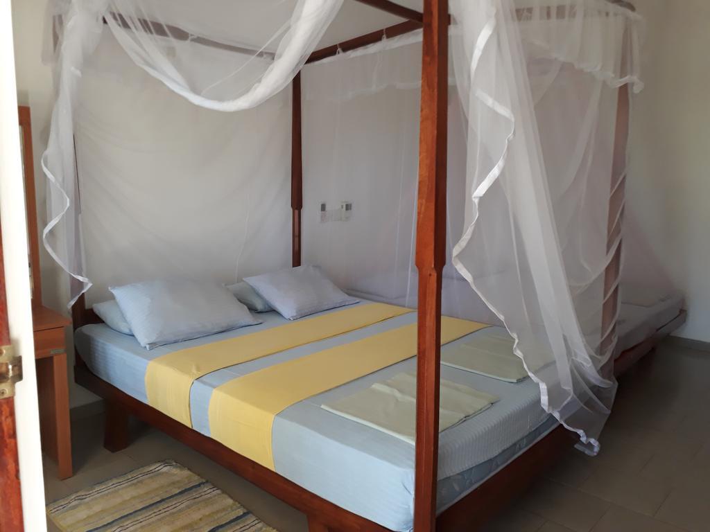 Traveller'S Home Hotel 티사마하라마 외부 사진