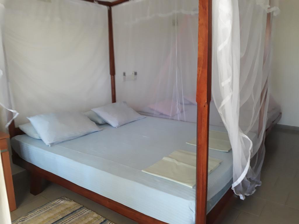 Traveller'S Home Hotel 티사마하라마 외부 사진